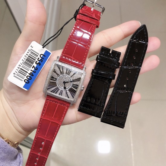 实拍 Z6新品 法兰克穆勒Master Square™ 系列女士腕表(尺寸32.732.7mm)瑞士原装朗达石英机芯,CNC数控精雕成型,鳄鱼纹表带舒适贴手 几何形状的纯粹与线条的对称赋予该系列完美的平衡设计。优雅而精致的轮廓,以其时尚和个性绽放于女士们的手腕之上。 官方 实拍 Z6新品 法兰克穆勒Master Square™ 系列女士腕表(尺寸32.732.7mm)瑞士原装朗达石英机芯,CNC数控精雕成型,鳄鱼纹表带舒适贴手 几何形状的纯粹与线条的对称赋予该系列完美的平衡设计。优雅而精致的轮廓,以其时尚和个性绽放于女士们的手腕之上。 官方