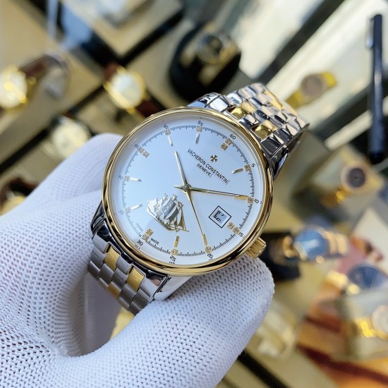 实物拍摄品牌：江诗丹顿 -Vacheron Constantin 最新推出类型：[酷]男士腕表表壳：316精钢（做工优质）表带：进口真牛皮/316精钢（两种可选）机芯：高级定制全自动机械机芯（走时稳定）玻璃：高级强化镀膜镜面尺寸：直径40mm，厚度12.5mm