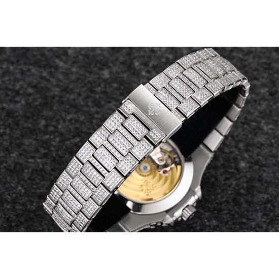 R8 2021年度新品发布, Patek Philippe 百达翡丽运动优雅满天星系列5726/1A-014腕表(鹦鹉螺) 316L精钢镶钻表链表壳,将璀璨的钻石镶嵌入腕间时计,勾人心魂,给阳刚硬朗的运动风格增加了璀璨夺目的光芒,指针、时标刻度覆超强夜光在黑夜为您指引方向,表盘镶嵌施华洛世奇美钻,附月相、日期显示为你呈现满天繁星,搭载定制324 S QA LU 24H/303自动机械(背透机芯),为您的时间保驾护航,尺寸:40.5毫米。 R8 2021年度新品发布, Patek Philippe 百达翡丽运动优雅满天星系列5726/1A-014腕表(鹦鹉螺) 316L精钢镶钻表链表壳,将璀璨的钻石镶嵌入腕间时计,勾人心魂,给阳刚硬朗的运动风格增加了璀璨夺目的光芒,指针、时标刻度覆超强夜光在黑夜为您指引方向,表盘镶嵌施华洛世奇美钻,附月相、日期显示为你呈现满天繁星,搭载定制324 S QA LU 24H/303自动机械(背透机芯),为您的时间保驾护航,尺寸:40.5毫米。