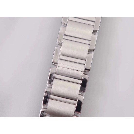 实拍 8848F出品卡地亚法国坦克!瑞士石英机芯,尺寸~25.35*20.3mm,其他的就不作多介绍了,均可官网查阅,下面我来讲讲它的迷人之处,坦克腕表家族中女性最喜欢的一个系列。首先正像坦克与履带的不可分离,法国坦克腕表的履带式表链不仅像一款简练的手镯将金属的光泽绽放无余,也更好的融合了坦克系列棱角分明、锐利的表壳边缘,二者的结合不仅使表款风格上有个完整的统一性,更是对坦克腕表系列的自由精神的完美诠释,因此法国坦克可谓是卡地亚坦克腕表系列之中的经典之作!保卡、吊牌、表带膜和外包装都有贴标型号!下手要快! 实拍 8848F出品卡地亚法国坦克!瑞士石英机芯,尺寸~25.35*20.3mm,其他的就不作多介绍了,均可官网查阅,下面我来讲讲它的迷人之处,坦克腕表家族中女性最喜欢的一个系列。首先正像坦克与履带的不可分离,法国坦克腕表的履带式表链不仅像一款简练的手镯将金属的光泽绽放无余,也更好的融合了坦克系列棱角分明、锐利的表壳边缘,二者的结合不仅使表款风格上有个完整的统一性,更是对坦克腕表系列的自由精神的完美诠释,因此法国坦克可谓是卡地亚坦克腕表系列之中的经典之作!保卡、吊牌、表带膜和外包装都有贴标型号!下手要快!