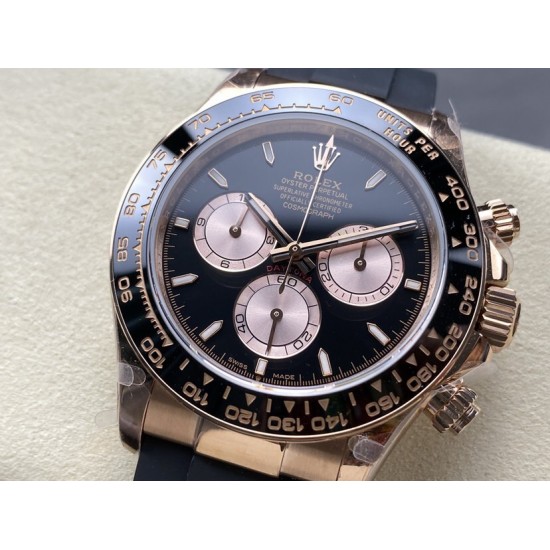 新品!ROLEX 劳力士 迪通拿4131整个系列迎来了全新的改变,具体有以下几点改变:1刻度时标变得更加纤细2计时表盘更加优雅纤细3 六点位增加皇冠标志4陶瓷圈新增金属外圈5表壳新一代表耳有更强的曲线效果6机芯升级从4130升级为41311.表盘所有颜色均与原版一致,无色差!每个时标刻度都精抛倒角打磨的基础上采用铂金电镀做到永久不退色!盘面字体清晰分明立体感十足! 新品!ROLEX 劳力士 迪通拿4131整个系列迎来了全新的改变,具体有以下几点改变:1刻度时标变得更加纤细2计时表盘更加优雅纤细3 六点位增加皇冠标志4陶瓷圈新增金属外圈5表壳新一代表耳有更强的曲线效果6机芯升级从4130升级为41311.表盘所有颜色均与原版一致,无色差!每个时标刻度都精抛倒角打磨的基础上采用铂金电镀做到永久不退色!盘面字体清晰分明立体感十足!