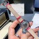 ★实拍 最新萧邦彩虹钻震撼来袭!萧邦快乐钻一直是女表中的翘楚,对萧邦这个系列的创意一直中毒很深,这款彩虹钻属于萧邦的高级珠宝系列!该腕表尺寸大小恰到好处 佩戴舒适!当时间遇见彩虹 玩转小清新 宝石闪耀着红橙黄绿青蓝紫等斑斓色彩 恰似添上曼妙多姿变化色彩精心挑选玲珑精巧的宝石组合镶嵌在一起 为腕表赋予了奇异光彩!女表彩虹圈 萧邦宝石美 不犹豫 果断入手吧! ★实拍 最新萧邦彩虹钻震撼来袭!萧邦快乐钻一直是女表中的翘楚,对萧邦这个系列的创意一直中毒很深,这款彩虹钻属于萧邦的高级珠宝系列!该腕表尺寸大小恰到好处 佩戴舒适!当时间遇见彩虹 玩转小清新 宝石闪耀着红橙黄绿青蓝紫等斑斓色彩 恰似添上曼妙多姿变化色彩精心挑选玲珑精巧的宝石组合镶嵌在一起 为腕表赋予了奇异光彩!女表彩虹圈 萧邦宝石美 不犹豫 果断入手吧!