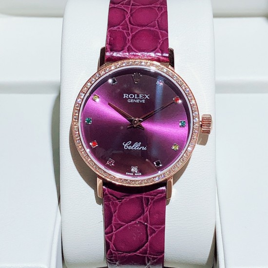 实拍 劳力士2020新品女性腕表 高级腕表ROLEX,一见倾心。劳力士切利尼女款奢华版惊艳上市,表面镶嵌12颗施洛华世奇彩钻,蕴意生命多姿多彩。表盘32尺寸,适配所有女神的手腕。手表搭载进口9015机芯,厚度仅为8毫米,足够薄,让您佩戴更舒适 实拍 劳力士2020新品女性腕表 高级腕表ROLEX,一见倾心。劳力士切利尼女款奢华版惊艳上市,表面镶嵌12颗施洛华世奇彩钻,蕴意生命多姿多彩。表盘32尺寸,适配所有女神的手腕。手表搭载进口9015机芯,厚度仅为8毫米,足够薄,让您佩戴更舒适
