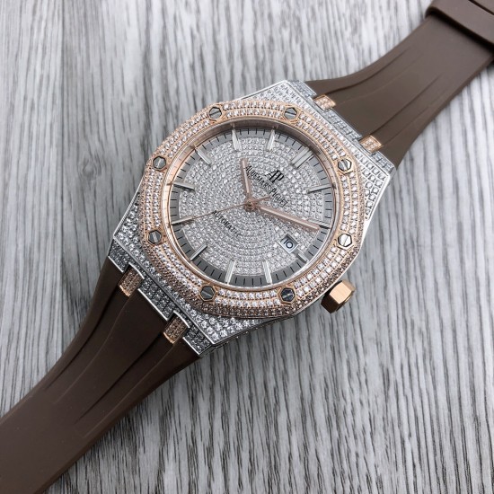 爱彼 Audemars Piguet MR1 皇家橡树系列 15400 阿拉伯数️方钻手表 搭载316L不锈精钢表壳 实心厚重钢带精选进口奥地利水钻 光彩闪耀 搭载2813改3120全自动机芯 精准稳定走时 耗时12个月改装还原正品AP满钻效果,尺寸41.5x12mm 重量170g 爱彼 Audemars Piguet MR1 皇家橡树系列 15400 阿拉伯数️方钻手表 搭载316L不锈精钢表壳 实心厚重钢带精选进口奥地利水钻 光彩闪耀 搭载2813改3120全自动机芯 精准稳定走时 耗时12个月改装还原正品AP满钻效果,尺寸41.5x12mm 重量170g