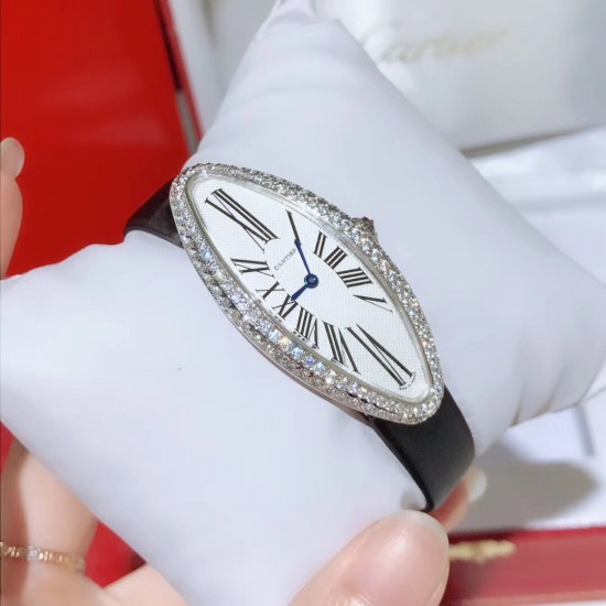 卡地亚-Cartier ❥橄榄形女士腕表❥瑞士石英机芯❥镀膜玻璃镜面❥表壳尺寸22x48mm 厚度约7mm❥有皮带和娟带可选!❥独特的橄榄形表壳镶嵌皓石, 含蓄优雅,代表了卡地亚风格之精髓:简约设计与时尚风范完美融合。 卡地亚-Cartier ❥橄榄形女士腕表❥瑞士石英机芯❥镀膜玻璃镜面❥表壳尺寸22x48mm 厚度约7mm❥有皮带和娟带可选!❥独特的橄榄形表壳镶嵌皓石, 含蓄优雅,代表了卡地亚风格之精髓:简约设计与时尚风范完美融合。