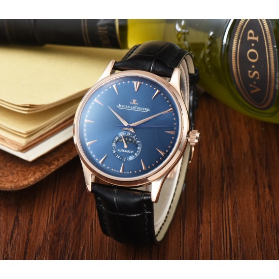 Jaeger-leCoultre Master Ultra Thin Moon积家超薄月相大师系列42mm腕表,简洁的线条设计,赏心悦目的表盘。 显示令表盘尽显活力,6位24小时指针宛如一幕和谐美妙的腕上芭蕾。透过玻璃底盖,机芯运行一目了然。这款厚度仅5.8毫米的超薄机芯向世人证实,超凡的技艺和极尽复杂的功能可以在狭小的空间内完美展现。顶级出品 精品不断 Jaeger-leCoultre Master Ultra Thin Moon积家超薄月相大师系列42mm腕表,简洁的线条设计,赏心悦目的表盘。 显示令表盘尽显活力,6位24小时指针宛如一幕和谐美妙的腕上芭蕾。透过玻璃底盖,机芯运行一目了然。这款厚度仅5.8毫米的超薄机芯向世人证实,超凡的技艺和极尽复杂的功能可以在狭小的空间内完美展现。顶级出品 精品不断