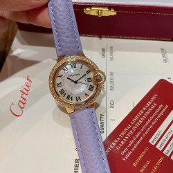卡地亚蓝气球薰衣草紫荔枝纹皮 浪漫而又神秘颜色 好品味的象征！稀有色系荔枝纹皮饱和度恰到好处，细腻的羊皮戴上手超级柔软舒适关键是超显清新 实物超美 蓝气球单排钻 天然珍珠贝母面 瑞士石英尺寸33mm 认准独家力荐入手！