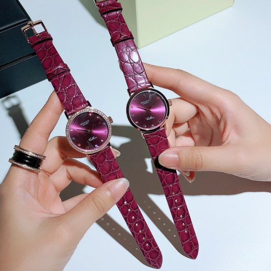 实拍 劳力士2020新品女性腕表 高级腕表ROLEX,一见倾心。劳力士切利尼女款奢华版惊艳上市,表面镶嵌12颗施洛华世奇彩钻,蕴意生命多姿多彩。表盘32尺寸,适配所有女神的手腕。手表搭载进口9015机芯,厚度仅为8毫米,足够薄,让您佩戴更舒适 实拍 劳力士2020新品女性腕表 高级腕表ROLEX,一见倾心。劳力士切利尼女款奢华版惊艳上市,表面镶嵌12颗施洛华世奇彩钻,蕴意生命多姿多彩。表盘32尺寸,适配所有女神的手腕。手表搭载进口9015机芯,厚度仅为8毫米,足够薄,让您佩戴更舒适