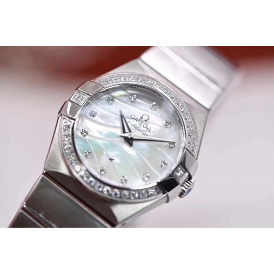 欧米茄 OMEGA 星座系列,27mm 石英腕表 ,表壳把管采用内六角旋入式把管,壳的耳位经过线切割慢走丝加工而出,通透十足,细节讲究! 欧米茄 OMEGA 星座系列,27mm 石英腕表 ,表壳把管采用内六角旋入式把管,壳的耳位经过线切割慢走丝加工而出,通透十足,细节讲究!