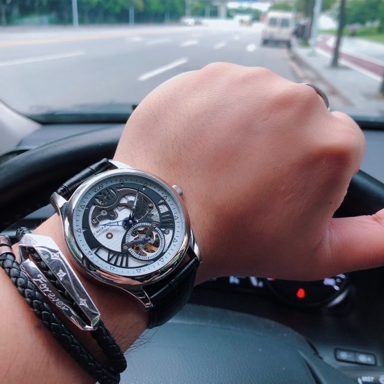 SJ出品 萧邦 Chopard X3 经典大明火珐琅表盘下搭载陀飞轮机芯 尺寸42mm*12mm 净化高清玻璃 头层小牛皮原装针扣 荣获瑞士官方天文台(COSC)认证和享负盛名的“日内瓦印记”(Poinon de Genve)品质徽号 三杰精致推荐男士机械腕表 SJ为你精心设计超真实实物图拍摄 SJ出品 萧邦 Chopard X3 经典大明火珐琅表盘下搭载陀飞轮机芯 尺寸42mm*12mm 净化高清玻璃 头层小牛皮原装针扣 荣获瑞士官方天文台(COSC)认证和享负盛名的“日内瓦印记”(Poinon de Genve)品质徽号 三杰精致推荐男士机械腕表 SJ为你精心设计超真实实物图拍摄
