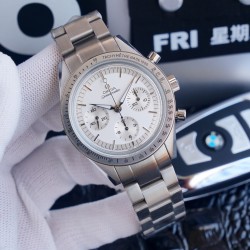 欧米茄 OMEGA 超霸系列升级版全新上市，再续非凡传奇，经典文艺 、霸气十足、搭配原装进口7750全自动机械机芯（零返修）直径41mm，厚度：11mm，汇集星期，月份，日期显示等多功能于一身。最佳男士腕表之美誉，蓝宝石镜面、奥氏体316L精钢表壳，PVD炉内电镀工艺，意大利精致小牛皮，904钢带欢迎订购⚠️请认准独家品质