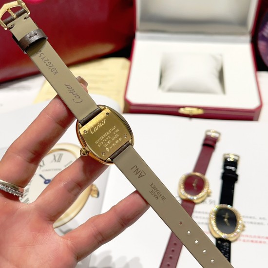 Baignoire de Cartier W:25mm L:32mmBaignoire de Cartier 卡地亚Baignoire1920#浴缸1920系列,进口瑞士石英机芯。316L精钢表壳表扣。整体5A莫桑石镶嵌,淬火钢蓝指针,拱形水晶镜面。表壳尺寸:宽度25mm长度32mm Baignoire de Cartier W:25mm L:32mmBaignoire de Cartier 卡地亚Baignoire1920#浴缸1920系列,进口瑞士石英机芯。316L精钢表壳表扣。整体5A莫桑石镶嵌,淬火钢蓝指针,拱形水晶镜面。表壳尺寸:宽度25mm长度32mm