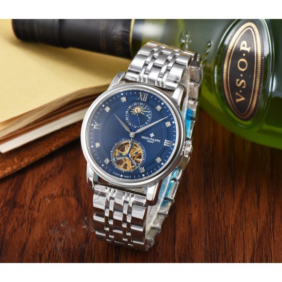 时尚新款 PATEK PHILIPPE【新年巨献 最高版本】百达翡丽超级多功能系列(功能 12字位日月星辰显示 6字位飞达显示)和原装一样的带水平压纹工艺,带荧光刻度 ,42mm直径。316L精钢镀金,原装进口镀膜水晶镜面。字面的外钻为施华洛世奇钻,通透闪亮,气质非凡。在目前技术范畴内尽可能接近原装,此款腕表让您驾驭所有场合。 时尚新款 PATEK PHILIPPE【新年巨献 最高版本】百达翡丽超级多功能系列(功能 12字位日月星辰显示 6字位飞达显示)和原装一样的带水平压纹工艺,带荧光刻度 ,42mm直径。316L精钢镀金,原装进口镀膜水晶镜面。字面的外钻为施华洛世奇钻,通透闪亮,气质非凡。在目前技术范畴内尽可能接近原装,此款腕表让您驾驭所有场合。