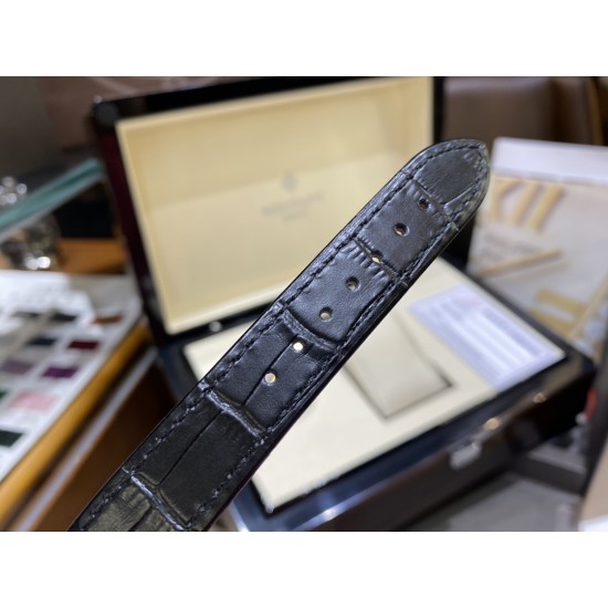 表中之王——百达翡丽   2021新款百达古典系列女款，型号7200R-001，表盘字面采用与官方一致乳白色粒纹表盘和金质立体字块，蓝宝石双卜玻璃，搭配超薄全自动机械机芯cal.240，超薄款牛皮，针扣款式与官方一致，表径34.6mm，厚度9.5mm，颜值真的不输积家卡地亚呀越看越美[哇]