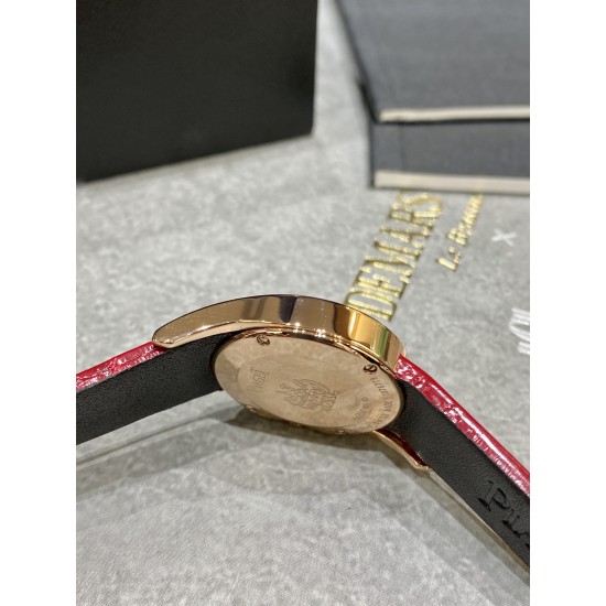 RF厂伯爵新款小号26mm。Limelight Gala系列的女性钻石手表是绝对诱惑的标志,表盘独特的6与9的造型,混合艺术,设计和珠宝,他们赞扬充满活力和大胆女性气质。在伯爵的眼里,每一位演绎人生故事的女主角,都注定拥有出众魅力!别出心裁,不断进阶超越。尺寸26mm 机芯:瑞士朗达机芯 玻璃:蓝宝石镜面 皮带:美洲鳄鱼皮 RF厂伯爵新款小号26mm。Limelight Gala系列的女性钻石手表是绝对诱惑的标志,表盘独特的6与9的造型,混合艺术,设计和珠宝,他们赞扬充满活力和大胆女性气质。在伯爵的眼里,每一位演绎人生故事的女主角,都注定拥有出众魅力!别出心裁,不断进阶超越。尺寸26mm 机芯:瑞士朗达机芯 玻璃:蓝宝石镜面 皮带:美洲鳄鱼皮