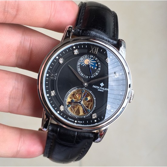 时尚新款 PATEK PHILIPPE【新年巨献 最高版本】百达翡丽超级多功能系列（功能 12字位日月星辰显示 6字位飞达显示）和原装一样的带水平压纹工艺，带荧光刻度 ，42mm直径。316L精钢镀金，原装进口镀膜水晶镜面。字面的外钻为施华洛世奇钻，通透闪亮，气质非凡。在目前技术范畴内尽可能接近原装，此款腕表让您驾驭所有场合。