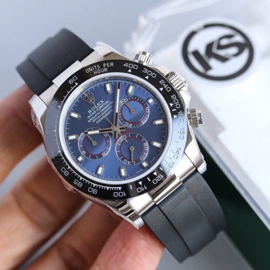 顶级做工KS出品:劳力士 恒动宇宙计时型迪通拿 【尺寸】40MM【表镜】抗刮损蓝水晶玻璃 防反光凸透式放大日历窗【表壳】上链表冠,旋入式三扣锁三重防水系统【机芯】采用7750机芯,高效精准稳定【表带】腕表搭配折叠式表扣,且表扣具有微调装置,可以调到非常的贴合手腕 折叠扣 超强夜光 防水大于100米 顶级做工KS出品:劳力士 恒动宇宙计时型迪通拿 【尺寸】40MM【表镜】抗刮损蓝水晶玻璃 防反光凸透式放大日历窗【表壳】上链表冠,旋入式三扣锁三重防水系统【机芯】采用7750机芯,高效精准稳定【表带】腕表搭配折叠式表扣,且表扣具有微调装置,可以调到非常的贴合手腕 折叠扣 超强夜光 防水大于100米