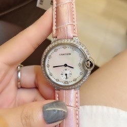 卡地亚 CARTIER 蓝气球奢华系列，316L精钢材质，简约又别具品味，摒弃了现代盛行的繁复华丽的修饰，以简约重新诠释唯美，打造独家高品质，采用高级珍珠贝母制作出表盘，优雅精致高贵气质尽显无漏。尺寸36mm*12mm。