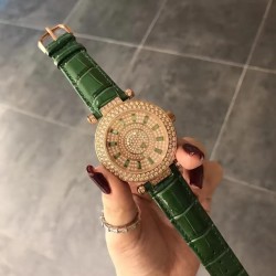 FRANCK MULLER【法兰克•穆勒】神秘时间 玩转表界 2020年新款女式腕表，官网同步更新，奢华的经典著作当属FM出品，纯钢外壳，镶嵌施华洛世奇水晶，高端的奢华与尊贵，经典满钻字面，突破设计风格和寓意深刻，改变需要新形象，你值得拥有。进口2836全自动机械，蓝宝石镜面，亮色真牛皮表带。尺寸大号42mm   小号38mm