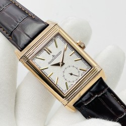 【AN Factory2021墙裂推荐】市场最高版本 积家Reverso Classic Large Duoface Small Second男款翻转系列！1⃣️直径49MMx29MM！2⃣️316L研发精密铸造而成！3⃣️精选854A/2手动上链机芯：双面双时区，正面数字刻度二针半显示，背面简洁大方表盘具有第二地时间显示功能，走时精准！4⃣️表壳线条细腻优雅，可随时变换风格，迎合各种场合，时刻与您相伴着！AN Factory匠心力作 欢迎您的品鉴！