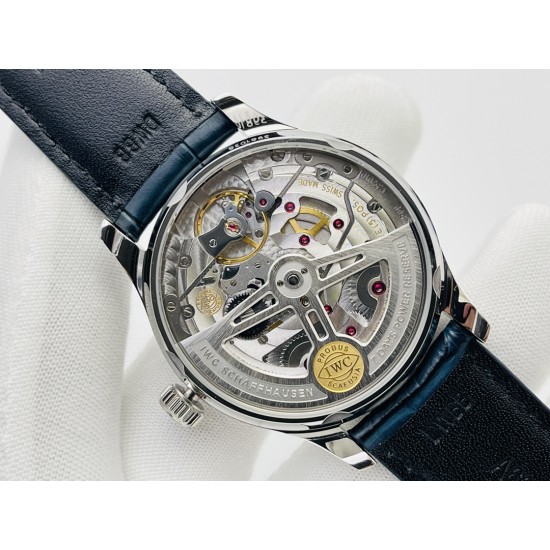 【ZF Factory销量神器】V5升级版 IWC万国葡7-葡萄牙系列 七日链 !1⃣️搭载定制版自动机械机芯!2⃣️独立小秒针,真动能指示!3⃣️蓝宝石玻璃镜面!4⃣️定制版意大利牛皮表带,原装扣子!5⃣️直径42毫米!ZF出品 必属精品 欢迎您的品鉴! 【ZF Factory销量神器】V5升级版 IWC万国葡7-葡萄牙系列 七日链 !1⃣️搭载定制版自动机械机芯!2⃣️独立小秒针,真动能指示!3⃣️蓝宝石玻璃镜面!4⃣️定制版意大利牛皮表带,原装扣子!5⃣️直径42毫米!ZF出品 必属精品 欢迎您的品鉴!