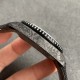 Diw新作勞力士超限量GMT-MASTER II Diw团队重新制作了碳纤维表壳,同时包含表圈、面盘等零件也全都是碳纤维材质,其中碳纤维表圈上数字刻度首次采用全新碳纤维植丁技术(非填油)塑造丰富视觉层次,质感细腻。透视底盖可清楚展示正反快速调日历的劳力士专属cal.3186机芯。搭配柔软魔术贴表带和一体碳纤维表扣。首批量产提供4种颜色表盘可选,5种不同颜色风格表带。 Diw新作勞力士超限量GMT-MASTER II Diw团队重新制作了碳纤维表壳,同时包含表圈、面盘等零件也全都是碳纤维材质,其中碳纤维表圈上数字刻度首次采用全新碳纤维植丁技术(非填油)塑造丰富视觉层次,质感细腻。透视底盖可清楚展示正反快速调日历的劳力士专属cal.3186机芯。搭配柔软魔术贴表带和一体碳纤维表扣。首批量产提供4种颜色表盘可选,5种不同颜色风格表带。