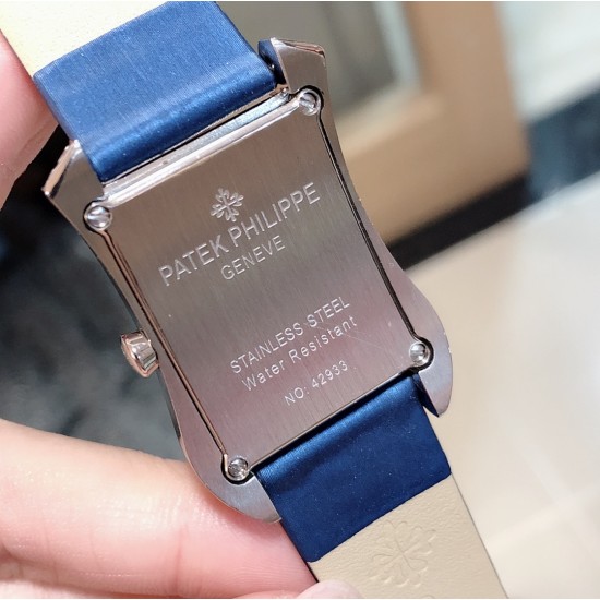 实拍 PATEK PHILIPPE百达翡丽系列 女士腕表(白金表壳搭配沙丁布带,表圈镶嵌天然锆石,蓝宝石玻璃,搭载瑞士石英机芯,尺寸30*34*7毫米) 实拍 PATEK PHILIPPE百达翡丽系列 女士腕表(白金表壳搭配沙丁布带,表圈镶嵌天然锆石,蓝宝石玻璃,搭载瑞士石英机芯,尺寸30*34*7毫米)