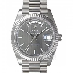 ROLEX 劳力士 蚝式恒动日志型41mm系列腕表，直径41mm，经典的蚝式表壳搭配三角坑纹外圈，把头采用旋入式设计，抗刮损蓝水晶玻璃，防反光凸透式放大（2.5倍）日历窗，隐蔽式摺叠皇冠带扣，矜持有度秀而不媚 恒久优雅！