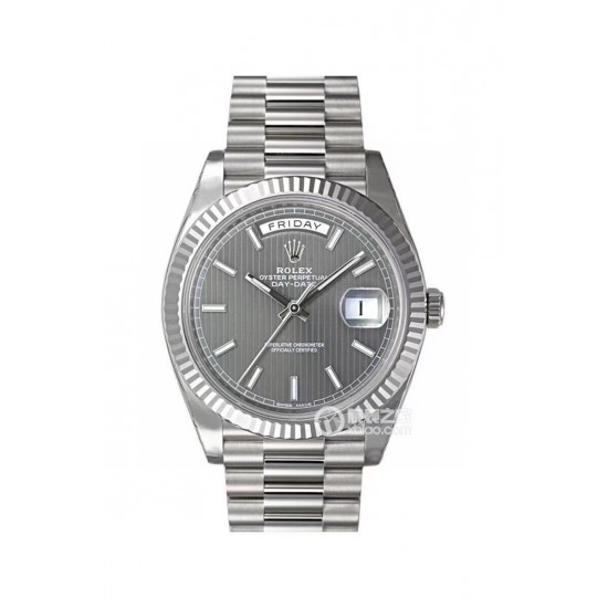 ROLEX 劳力士 蚝式恒动日志型41mm系列腕表,直径41mm,经典的蚝式表壳搭配三角坑纹外圈,把头采用旋入式设计,抗刮损蓝水晶玻璃,防反光凸透式放大(2.5倍)日历窗,隐蔽式摺叠皇冠带扣,矜持有度秀而不媚 恒久优雅! ROLEX 劳力士 蚝式恒动日志型41mm系列腕表,直径41mm,经典的蚝式表壳搭配三角坑纹外圈,把头采用旋入式设计,抗刮损蓝水晶玻璃,防反光凸透式放大(2.5倍)日历窗,隐蔽式摺叠皇冠带扣,矜持有度秀而不媚 恒久优雅!