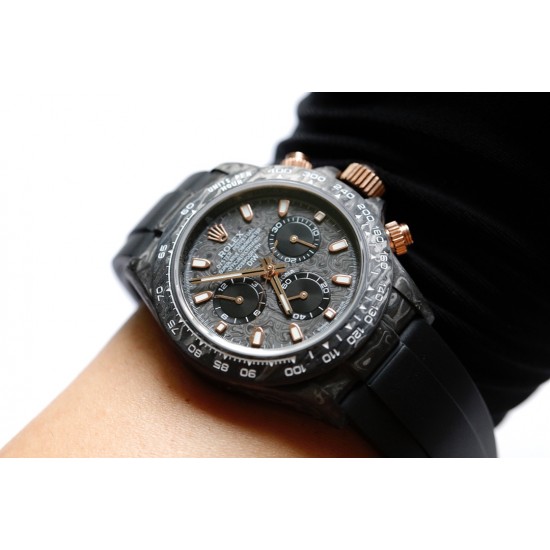 劳力士Rolex Daytona全碳纤维宇宙计时迪通拿横空出世 这款获得瑞士天文台认证的首款全碳纤迪通拿搭载全自动计时7750机械机芯 均调校测试 表盘配蜗形小秒针盘 蓝宝石抗刮损水晶镜面 碳纤维字面 完美复刻 原装同步魔术贴帆布带/橡树胶带 原装扣 更加柔软舒适 方便佩戴 爱不释手的劳力士迪通拿 品不完的一劳永逸!!! 劳力士Rolex Daytona全碳纤维宇宙计时迪通拿横空出世 这款获得瑞士天文台认证的首款全碳纤迪通拿搭载全自动计时7750机械机芯 均调校测试 表盘配蜗形小秒针盘 蓝宝石抗刮损水晶镜面 碳纤维字面 完美复刻 原装同步魔术贴帆布带/橡树胶带 原装扣 更加柔软舒适 方便佩戴 爱不释手的劳力士迪通拿 品不完的一劳永逸!!!