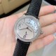 实拍 AW厂 Blancpain-宝珀女装系列复杂功能腕表共镶有152颗美钻。其中的108颗钻石镶嵌于36.8毫米的红金表壳之上。钻石紧密交织为两圈,错落有致,与品牌的标志性双层表圈设计相互呼应。表冠上亦镶有精致美钻,尽现腕表的华美雅致。 实拍 AW厂 Blancpain-宝珀女装系列复杂功能腕表共镶有152颗美钻。其中的108颗钻石镶嵌于36.8毫米的红金表壳之上。钻石紧密交织为两圈,错落有致,与品牌的标志性双层表圈设计相互呼应。表冠上亦镶有精致美钻,尽现腕表的华美雅致。