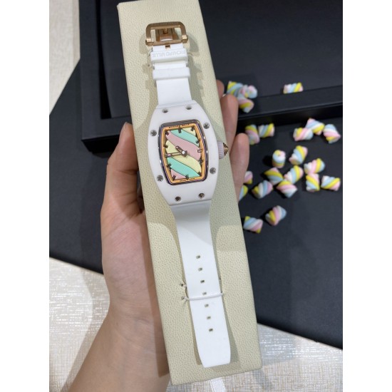 实拍 理查德米勒 RichardMille 糖果棉花糖 最新爆款 bon bon系列最稀有的作品!克服传统工艺打破模式!钟表最受尊敬的技术之一。不是所有人的嫁妆,棉花糖运动曲线和颜色,它们是诱人的。有了理查德米勒,实现了把棉花糖戴在你的手腕上!白色陶瓷加上黄粉绿搪瓷表盘,RM-07柔和的颜色创造了一个组合...甜蜜!糖果店的一次旅行,一个让人难以置信的艺术品。你会戴上它吗? 实拍 理查德米勒 RichardMille 糖果棉花糖 最新爆款 bon bon系列最稀有的作品!克服传统工艺打破模式!钟表最受尊敬的技术之一。不是所有人的嫁妆,棉花糖运动曲线和颜色,它们是诱人的。有了理查德米勒,实现了把棉花糖戴在你的手腕上!白色陶瓷加上黄粉绿搪瓷表盘,RM-07柔和的颜色创造了一个组合...甜蜜!糖果店的一次旅行,一个让人难以置信的艺术品。你会戴上它吗?