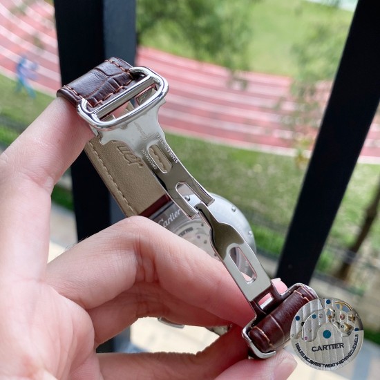 量王推荐不容错过多功能腕表⌚️最强口碑高品质新品品牌:卡地亚热卖爆款超高性价比多功能新品类型:精品男士腕表(精湛做工)表带:真牛皮表带(十分舒适)机芯:老牌上海 生产的全自动机械机芯品质保证十分稳定瑞士洗花工艺镜面:矿物质强化玻璃 高通透 实物动人 经典永恒 卓越品质 高性价比尺寸:直径43m厚12mm热卖上市!欢迎转载! 量王推荐不容错过多功能腕表⌚️最强口碑高品质新品品牌:卡地亚热卖爆款超高性价比多功能新品类型:精品男士腕表(精湛做工)表带:真牛皮表带(十分舒适)机芯:老牌上海 生产的全自动机械机芯品质保证十分稳定瑞士洗花工艺镜面:矿物质强化玻璃 高通透 实物动人 经典永恒 卓越品质 高性价比尺寸:直径43m厚12mm热卖上市!欢迎转载!