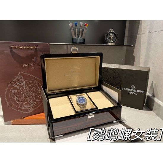 百达翡丽运动优雅鹦鹉螺女款腕表P强势来袭!细节说明1⃣️搭配定制版9015机改Cal.324sc自动机芯,动能储存45小时,振频28800每小时!2⃣️316L定制级人体工程学表带!3⃣️腕表尺寸35.2MM,与原装一致!4⃣️镶嵌56颗施华洛世奇水晶钻与正品钻石数量一致 !5⃣️表镜双面防眩目蓝宝石水晶玻璃。6⃣️字面色泽均与正品一致!“没人能拥有百达翡丽,只不过为下一代保管而已。”优雅大气 完美演绎职场女性的时尚品味,在优雅之余又不失强悍霸气。匠心力作 欢迎您的品鉴! 百达翡丽运动优雅鹦鹉螺女款腕表P强势来袭!细节说明1⃣️搭配定制版9015机改Cal.324sc自动机芯,动能储存45小时,振频28800每小时!2⃣️316L定制级人体工程学表带!3⃣️腕表尺寸35.2MM,与原装一致!4⃣️镶嵌56颗施华洛世奇水晶钻与正品钻石数量一致 !5⃣️表镜双面防眩目蓝宝石水晶玻璃。6⃣️字面色泽均与正品一致!“没人能拥有百达翡丽,只不过为下一代保管而已。”优雅大气 完美演绎职场女性的时尚品味,在优雅之余又不失强悍霸气。匠心力作 欢迎您的品鉴!