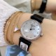 实拍 LONGINES【浪琴】新款女士腕表小巧精致,以钻石装饰、搭配色彩鲜明鳄鱼皮表带,优雅藏在细节里,时尚高雅的来凸显个人风格,优雅地停留在手腕,纯钢表壳,瑞士机芯,蓝宝石镜面, 实拍 LONGINES【浪琴】新款女士腕表小巧精致,以钻石装饰、搭配色彩鲜明鳄鱼皮表带,优雅藏在细节里,时尚高雅的来凸显个人风格,优雅地停留在手腕,纯钢表壳,瑞士机芯,蓝宝石镜面,