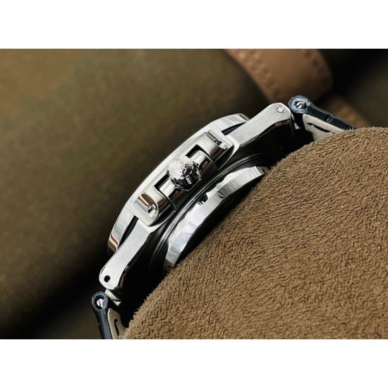 【PFF Factory2021牛年力作】V2升级版 【市场最高品质版本】百达.翡丽Patekphilippe运动系列(鹦鹉螺)5724(霸道总裁)升级版!1⃣️所有功能同正品(10字位动能显示,7字位日历和月相 4字位小秒针),和原装一样的带水平压纹图案,带荧光刻度 !2⃣️直径40毫米,904L精钢镀金,蓝宝石玻璃镜面。3⃣️5722和5724款的外钻为施华洛世奇钻,通透闪亮,气质非凡。在目前技术范畴内尽可能接近原装,此款腕表可以让您驾驭所有场合!PFF匠心之作 欢迎您的品鉴! 【PFF Factory2021牛年力作】V2升级版 【市场最高品质版本】百达.翡丽Patekphilippe运动系列(鹦鹉螺)5724(霸道总裁)升级版!1⃣️所有功能同正品(10字位动能显示,7字位日历和月相 4字位小秒针),和原装一样的带水平压纹图案,带荧光刻度 !2⃣️直径40毫米,904L精钢镀金,蓝宝石玻璃镜面。3⃣️5722和5724款的外钻为施华洛世奇钻,通透闪亮,气质非凡。在目前技术范畴内尽可能接近原装,此款腕表可以让您驾驭所有场合!PFF匠心之作 欢迎您的品鉴!