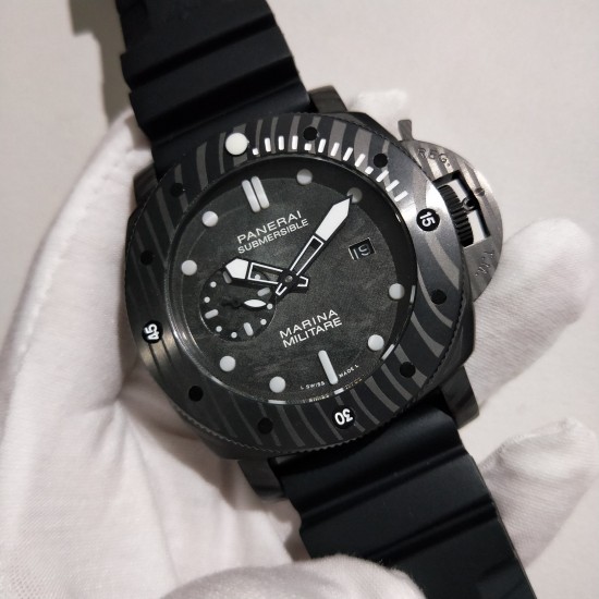 沛纳海新款,SUBMERSIBLE 潜行系列,型号PAM0979,直径47mm,厚度15mm,仿carbotech碳纤维复合材质钢壳,矿物质强化玻璃,单向旋转表圈,舒适硅胶带,装配全自动机芯。至臻精品,尽显男士魅力!欢迎转载 沛纳海新款,SUBMERSIBLE 潜行系列,型号PAM0979,直径47mm,厚度15mm,仿carbotech碳纤维复合材质钢壳,矿物质强化玻璃,单向旋转表圈,舒适硅胶带,装配全自动机芯。至臻精品,尽显男士魅力!欢迎转载