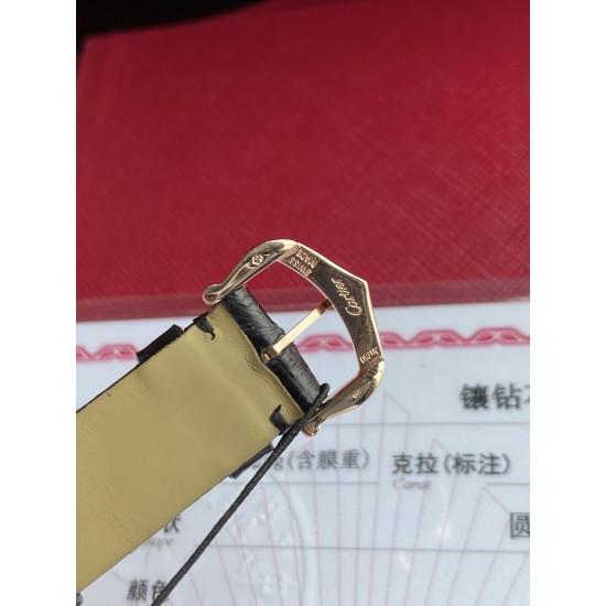 真钻真钻!独家渠道,卡地亚新款白气球系列,44颗小钻为vs南非真钻 18k真金电镀 蓝宝石水晶玻璃镜面 黑色鳄鱼皮表带更衬玫瑰金的光泽。比容易撞款的篮气球耐看多了。表盘尺寸30。不大不小的尺寸。剑形镀金指针 4点钟位置镶嵌施华洛世奇明亮式切割圆钻 有一说一 不来虚的 支持专柜对比,送礼首选,非人为损坏免费保修。 真钻真钻!独家渠道,卡地亚新款白气球系列,44颗小钻为vs南非真钻 18k真金电镀 蓝宝石水晶玻璃镜面 黑色鳄鱼皮表带更衬玫瑰金的光泽。比容易撞款的篮气球耐看多了。表盘尺寸30。不大不小的尺寸。剑形镀金指针 4点钟位置镶嵌施华洛世奇明亮式切割圆钻 有一说一 不来虚的 支持专柜对比,送礼首选,非人为损坏免费保修。