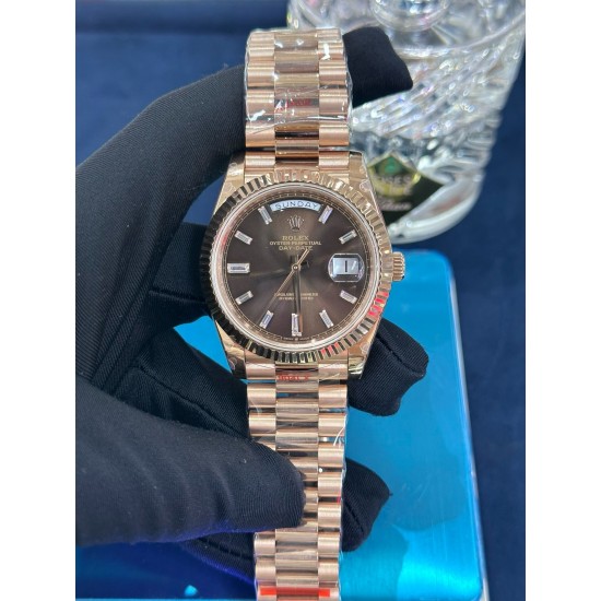 ROLEX 劳力士 冰糖星期日历型系列!独家实拍,玻璃通透,日历对版,针有中轴,牙圈立体。上手就可以玩,手感非常好。40mm直径,严选出品,出货实拍! ROLEX 劳力士 冰糖星期日历型系列!独家实拍,玻璃通透,日历对版,针有中轴,牙圈立体。上手就可以玩,手感非常好。40mm直径,严选出品,出货实拍!