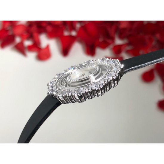 实拍 萧邦Happy Diamonds系列特别款 枫叶美丽并寓意着坚毅精神!即代表永恒爱情送给恋人,也代表对美好的回忆,可送给一路陪伴的朋友,还代表一种岁月的轮回。1比1超前做工同步首发!表面配置三块蓝宝石防刮玻璃,瑞士朗达机芯,尺寸:外径34mm内径14mm。表带14✖️12。 实拍 萧邦Happy Diamonds系列特别款 枫叶美丽并寓意着坚毅精神!即代表永恒爱情送给恋人,也代表对美好的回忆,可送给一路陪伴的朋友,还代表一种岁月的轮回。1比1超前做工同步首发!表面配置三块蓝宝石防刮玻璃,瑞士朗达机芯,尺寸:外径34mm内径14mm。表带14✖️12。