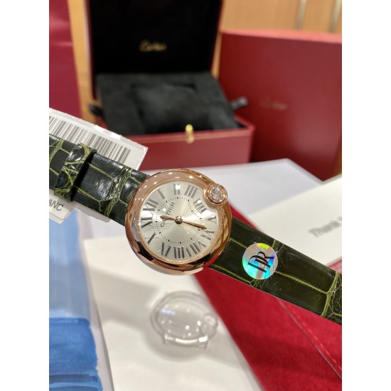 最新配色“牛油果绿” 卡地亚新款白气球系列,44颗小钻 18k金电镀 蓝宝石水晶玻璃镜面 绿色鳄鱼皮表带更衬玫瑰金的光泽,精致耐看,表盘尺寸30,不大不小的尺寸,适合大部分美女,剑形镀金指针 4点钟位置镶嵌施华洛世奇明亮式切割圆钻 支持专柜对比,送礼首选,非人为损坏免费保修。 最新配色“牛油果绿” 卡地亚新款白气球系列,44颗小钻 18k金电镀 蓝宝石水晶玻璃镜面 绿色鳄鱼皮表带更衬玫瑰金的光泽,精致耐看,表盘尺寸30,不大不小的尺寸,适合大部分美女,剑形镀金指针 4点钟位置镶嵌施华洛世奇明亮式切割圆钻 支持专柜对比,送礼首选,非人为损坏免费保修。