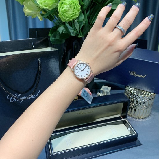 实拍2020年江诗丹顿传袭超薄系列-Vacheron Constantin 专为女神打造的,奢华时尚,采用进口316钢表壳,搭配原装进口9015机芯(0返修),天然蓝宝石玻璃镜面,直径33mm,超薄工艺7.8mm,超强防水30米,竹节纹进口小牛皮表带,一表一码。 实拍2020年江诗丹顿传袭超薄系列-Vacheron Constantin 专为女神打造的,奢华时尚,采用进口316钢表壳,搭配原装进口9015机芯(0返修),天然蓝宝石玻璃镜面,直径33mm,超薄工艺7.8mm,超强防水30米,竹节纹进口小牛皮表带,一表一码。