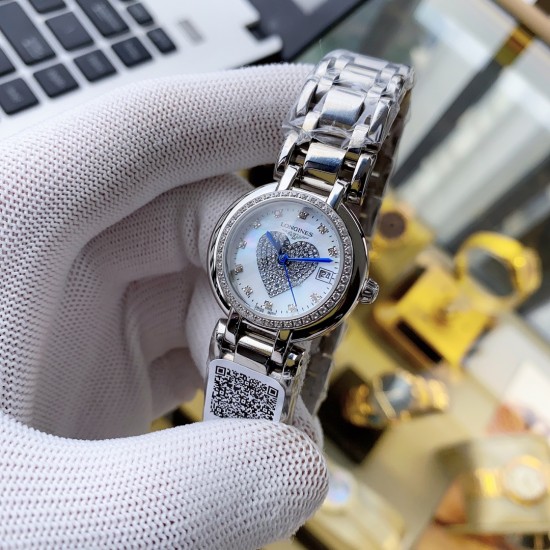 实物拍摄 浪琴-LONGINES[玫瑰][玫瑰][玫瑰]女神爆款 最美心月 采用进口石英机芯 独具一格的心形图案，高贵奢华，316精钢表壳  超强耐磨矿物质玻璃镜面  清秀女神必备[玫瑰][玫瑰][玫瑰]尺寸：直径29mm厚度10mm 请认准独家品质！
