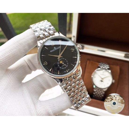 积家 Jaeger Lecoultre 大师系列,经典大三针搭载月相设计,采用全自动机械机芯,进口小牛皮表带,矿物质超强镜面,尺寸43*13mm! 积家 Jaeger Lecoultre 大师系列,经典大三针搭载月相设计,采用全自动机械机芯,进口小牛皮表带,矿物质超强镜面,尺寸43*13mm!