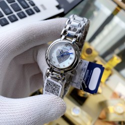 实物拍摄 浪琴-LONGINES[玫瑰][玫瑰][玫瑰]女神爆款 最美心月 采用进口石英机芯 独具一格的心形图案，高贵奢华，316精钢表壳  超强耐磨矿物质玻璃镜面  清秀女神必备[玫瑰][玫瑰][玫瑰]尺寸：直径29mm厚度10mm 请认准独家品质！