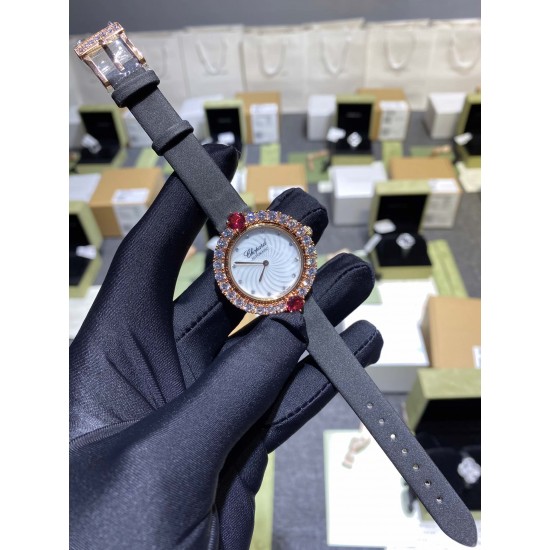 实拍 萧邦-Chopard,女士腕表 当华美珠宝邂逅钟表技艺,Chopard萧邦通过极致工艺将两者合一,奉献出绝世佳作 这件珠宝腕表作品凝聚了来自于Chopard萧邦珠宝工坊的工艺精华,将珠宝化身为腕表,绽放出无与伦比的璀璨光华 搭配进口石英 36mm 娟丝表带 实拍 萧邦-Chopard,女士腕表 当华美珠宝邂逅钟表技艺,Chopard萧邦通过极致工艺将两者合一,奉献出绝世佳作 这件珠宝腕表作品凝聚了来自于Chopard萧邦珠宝工坊的工艺精华,将珠宝化身为腕表,绽放出无与伦比的璀璨光华 搭配进口石英 36mm 娟丝表带