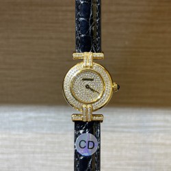 鳄鱼皮新品发布 奢华版满天星镶钻表盘卡地亚小旋风must de小金表vintage中古断货王，性价比高闭眼入。神仙颜值美绝trinity，小孩子才做选择，成年人都是all in![色]表径24mm，超薄厚度5.8mm，搭载瑞士石英机芯，罗马刻度奶油盘，简洁大两针，后镶天然美钻搭配鳄鱼皮表带更奢华超级闪。可仙可盐可甜，精致优雅上手绝美。时尚是一个经典的轮回～说不定今年的复古风，你就是走得最驾轻就熟的一个。推荐指数：⭐⭐⭐⭐⭐