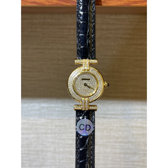 鳄鱼皮新品发布 奢华版满天星镶钻表盘卡地亚小旋风must de小金表vintage中古断货王，性价比高闭眼入。神仙颜值美绝trinity，小孩子才做选择，成年人都是all in![色]表径24mm，超薄厚度5.8mm，搭载瑞士石英机芯，罗马刻度奶油盘，简洁大两针，后镶天然美钻搭配鳄鱼皮表带更奢华超级闪。可仙可盐可甜，精致优雅上手绝美。时尚是一个经典的轮回～说不定今年的复古风，你就是走得最驾轻就熟的一个。推荐指数：⭐⭐⭐⭐⭐