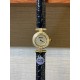 鳄鱼皮新品发布 奢华版满天星镶钻表盘卡地亚小旋风must de小金表vintage中古断货王，性价比高闭眼入。神仙颜值美绝trinity，小孩子才做选择，成年人都是all in![色]表径24mm，超薄厚度5.8mm，搭载瑞士石英机芯，罗马刻度奶油盘，简洁大两针，后镶天然美钻搭配鳄鱼皮表带更奢华超级闪。可仙可盐可甜，精致优雅上手绝美。时尚是一个经典的轮回～说不定今年的复古风，你就是走得最驾轻就熟的一个。推荐指数：⭐⭐⭐⭐⭐