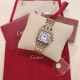实拍 GF最强女表系列——卡地亚猎豹Panthre de Cartier。华丽而不羁,是Panthre de Cartier猎豹所传达的美学风格。它线条流畅,魅惑动人,柔软服帖于腕间,宛若在肌肤上翩翩起舞。独特的造型彰显成熟优雅、自信动人的女性形象。GF工厂以精湛技艺,原装开模,打造出与正品无异的精美流线表耳,与表壳一体成型。搭载瑞士朗达石英机芯,316L精钢壳套,尺寸:27 x 37毫米,厚度:6毫米,镀银表盘,剑形蓝钢指针,100%三度防水。搭配专柜旅行包装物料。 实拍 GF最强女表系列——卡地亚猎豹Panthre de Cartier。华丽而不羁,是Panthre de Cartier猎豹所传达的美学风格。它线条流畅,魅惑动人,柔软服帖于腕间,宛若在肌肤上翩翩起舞。独特的造型彰显成熟优雅、自信动人的女性形象。GF工厂以精湛技艺,原装开模,打造出与正品无异的精美流线表耳,与表壳一体成型。搭载瑞士朗达石英机芯,316L精钢壳套,尺寸:27 x 37毫米,厚度:6毫米,镀银表盘,剑形蓝钢指针,100%三度防水。搭配专柜旅行包装物料。